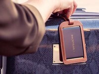 Card-Shaped 4G-Enabled Trackers Image 7