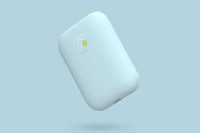 Suctioning Smartphone Batteries Image 4