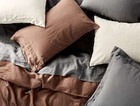 Temperature-Regulating Linen Sheets Image 1