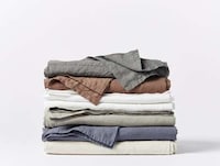 Temperature-Regulating Linen Sheets Image 2