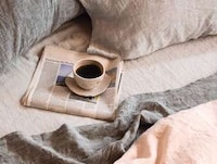 Temperature-Regulating Linen Sheets Image 3