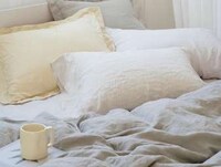 Temperature-Regulating Linen Sheets Image 4