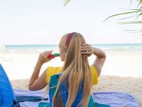 Chair-Equipped Beach Backpacks Image 4