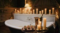 Luxurious Champagne Baths Image 7