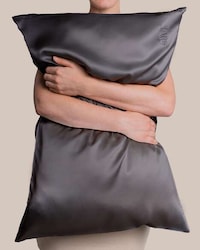 Silk Anti-Acne Pillowcases Image 1
