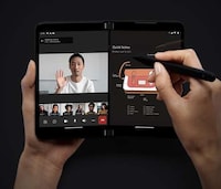 5G Dual-Screen Smartphones Image 1