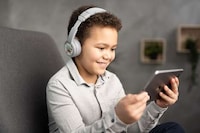 Safety-Focused Kid Headphones Image 3