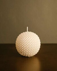 Intricate Sculptural Candles Image 5