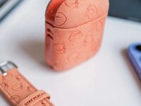 Peach-Inspired Earphone Cases Image 2