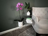Personalization-Friendly Plant Stands Image 3