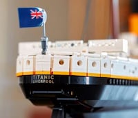 Scale-Model Ship Sets Image 5