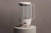 Minimal Roman-Inspired Electric Kettles