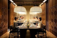 Pandemic-Friendly Transparent Dining Lanterns Image 1