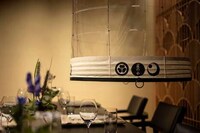 Pandemic-Friendly Transparent Dining Lanterns Image 2
