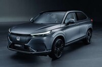 Futuristic High-Tech EVs Image 3