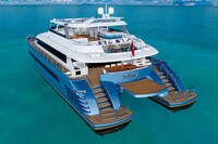Opulent Aluminum-Hulled Catamarans Image 2