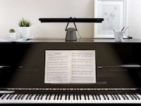 Intelligent Pianist Illuminators