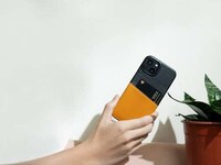 Card-Friendly Smartphone Cases Image 3