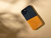 Card-Friendly Smartphone Cases Image 6