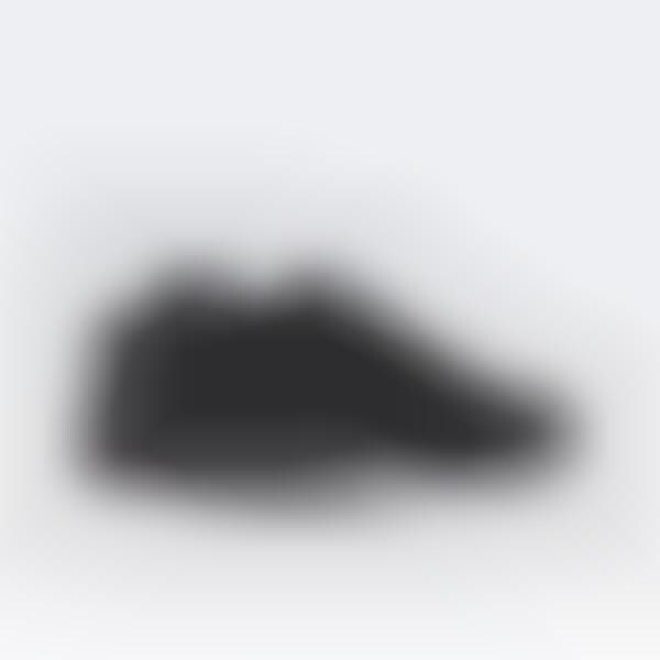 Iconic Monotone Shoe Collections