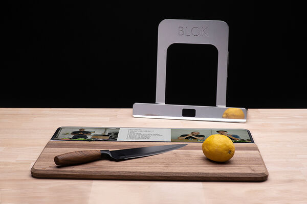 Display-Equipped Cutting Boards