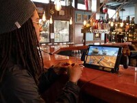 Portable Gaming Console Screens Image 4