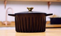 Functionally Ribbed Dutch Ovens Image 1