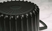 Functionally Ribbed Dutch Ovens Image 4