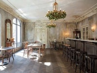 Dilapidated Mansion-Themed Restaurants Image 1