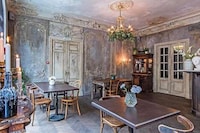 Dilapidated Mansion-Themed Restaurants Image 2