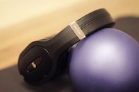 Room-Recreating ANC Headphones Image 2