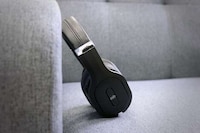 Room-Recreating ANC Headphones Image 4