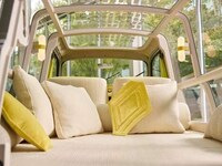 Panoramic In-Car Lounge Spaces Image 4