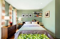 Sitcom-Themed Room Stays Image 4