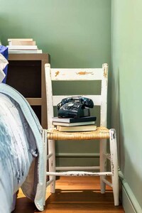 Sitcom-Themed Room Stays Image 5