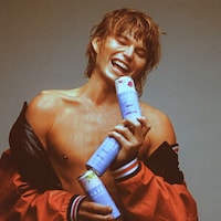 Supermodel-Backed Sake Seltzers Image 1