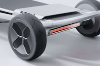Senior-Supporting Mobility Skateboards Image 8