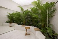 Indoor Clothing Store Courtyards Image 3