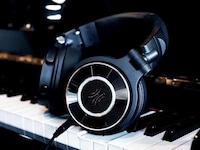 Dynamic Driver Audiophile Headphones Image 3