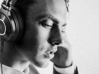 Dynamic Driver Audiophile Headphones Image 5