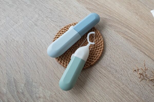 Compact Pen-Like Teeth Flossers
