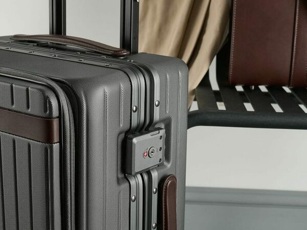 The Carry-on Pro Suitcase · CarlFriedrik