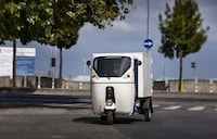 Cargo-Carrying Electric Rickshaws Image 2