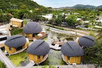 Floating Eco-Tourist Hotels Image 2