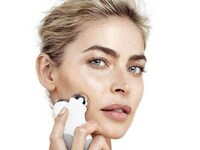 Travel-Friendly Face Toning Devices Image 2