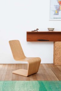 Gravity-Defying Chairs Image 4