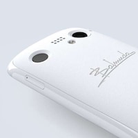 Innovative Compact Smartphones Image 4