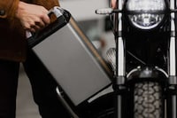 Retro Bobber-Style E-Bikes Image 3