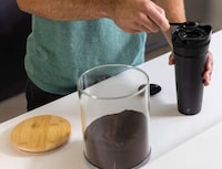 Twisting Coffee Brewing Mugs Image 4