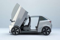 Electric City-Friendly Microcars Image 6